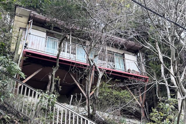 DIY Fixer-Upper House with Onsen in Ito, Shizuoka - Thumbnail 2
