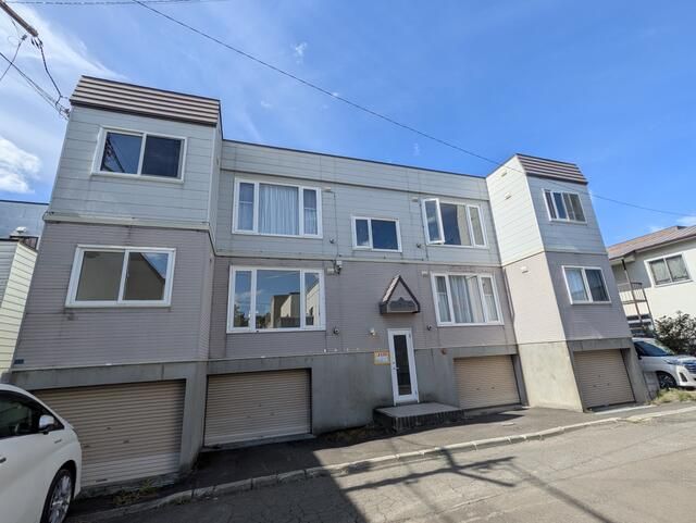 Renovated 2LDK Apartment for Rent near Motomachi Station, Sapporo - Thumbnail 2