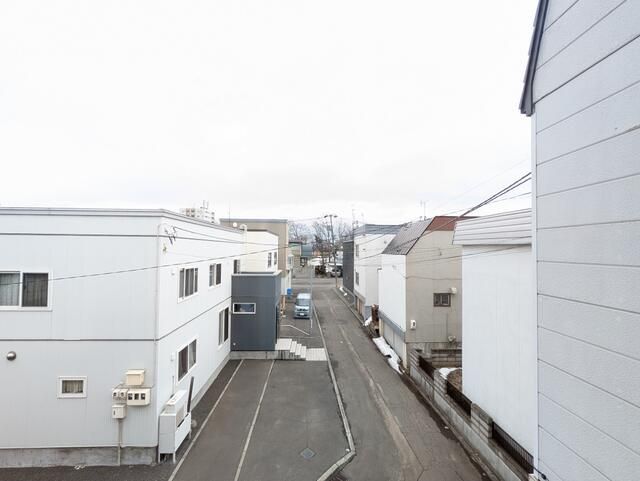 Renovated 2LDK Apartment for Rent near Motomachi Station, Sapporo - Thumbnail 3