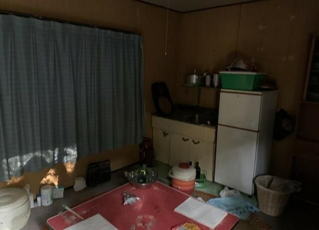 Prefab Cabin on 542sqm Forest Land in Hokuto, Yamanashi - Thumbnail 2