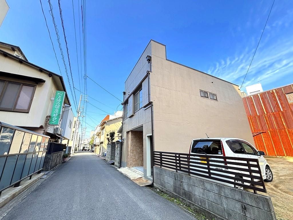 Renovated 2DK House in Takamatsu with Parking - Thumbnail 2