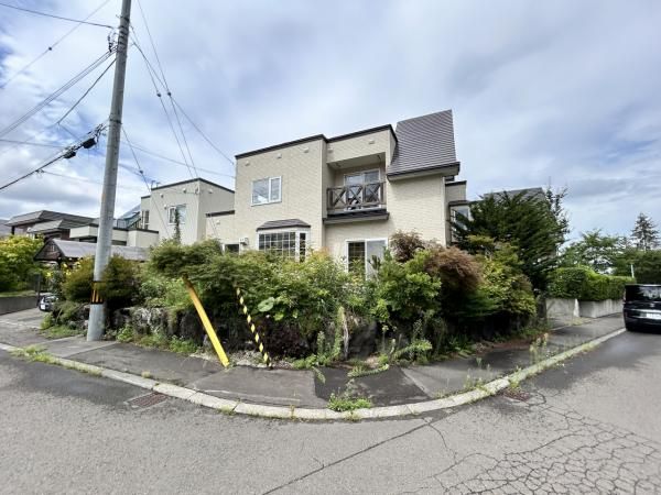 Renovated 4LDK House in Sapporo's Makomanai | Quiet Corner Lot - Thumbnail 3