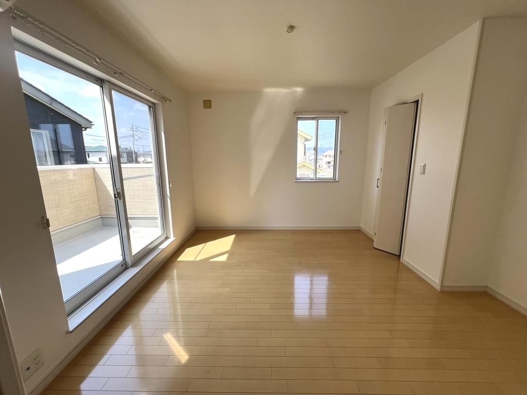 4LDK Used Detached House in Takamatsu, Kagawa - 111.78 sqm - Thumbnail 3