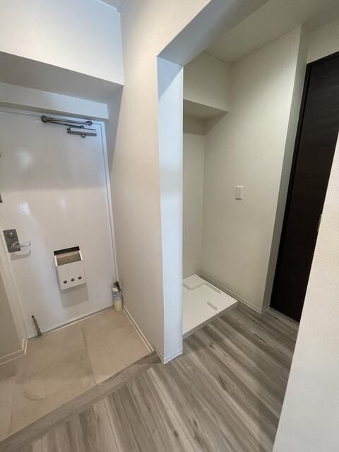 Renovated 2LDK Condo for Sale in Itabashi, Tokyo - Investment Property - Thumbnail 2