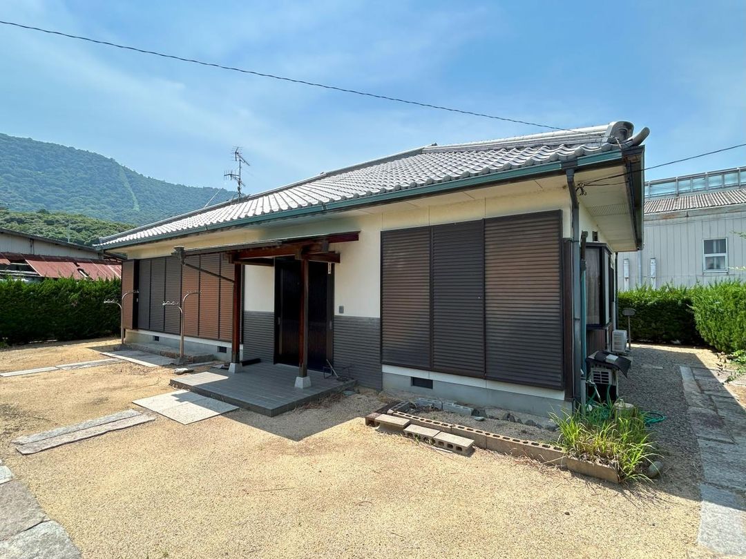 4DK Used Detached House in Zentsūji, Kagawa - Thumbnail 2