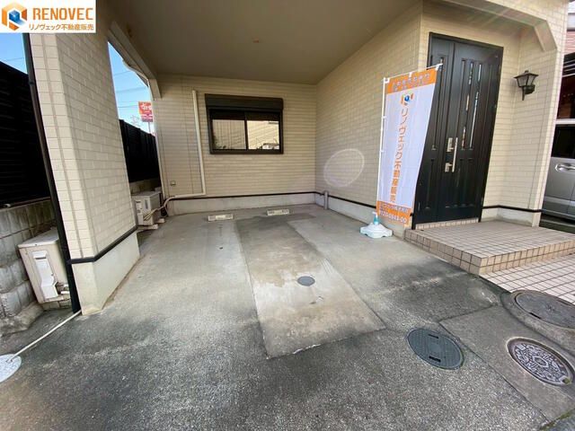 5LDK Detached House for Sale in Sakai, Osaka - Image 1