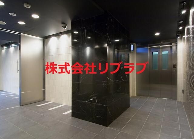 1K Apartment for Sale in Nihonbashi Hamacho, Tokyo - Thumbnail 4