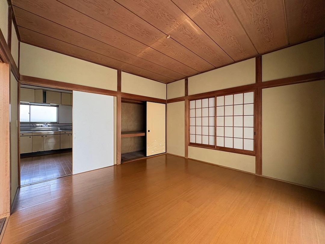 Used 5DK Detached House in Mito City, Ibaraki with Large Corner Lot - Thumbnail 3