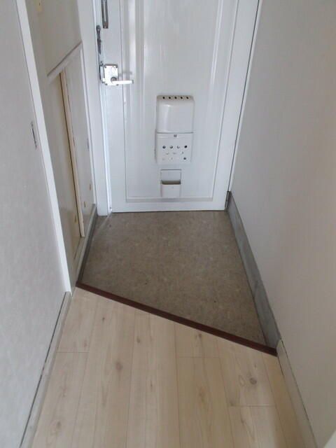 2LDK Apartment for Rent in Neyagawa, Osaka - 49.4 sqm - Thumbnail 3