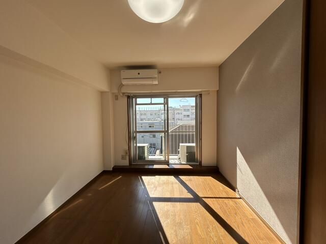 2DK Apartment for Sale in Mitaka, Tokyo - 51 sqm, South-Facing - Thumbnail 3