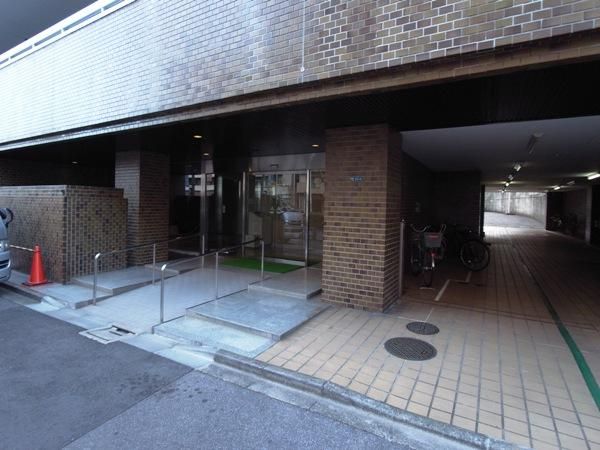 Renovated 2SLDK Apartment in Nishi-Waseda, Shinjuku, Tokyo - Thumbnail 3