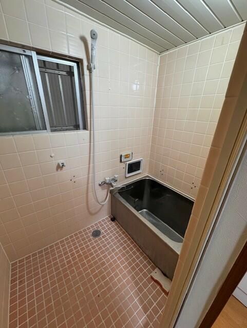 Renovated 2LDK Terrace House in Osaka's Ikuno Ward - Thumbnail 2
