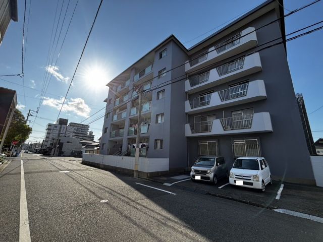 3DK Apartment for Sale in Kitakyushu, Fukuoka - 51.3㎡ - Thumbnail 2