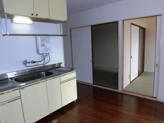 3DK Apartment for Rent in Higashiosaka, Osaka - 50,000 Yen - Thumbnail 3