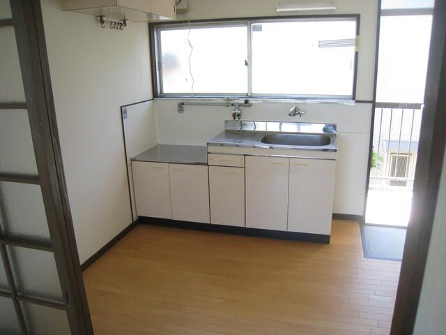 2DK Apartment for Rent in Sakai, Osaka - 38,000 Yen - Thumbnail 4