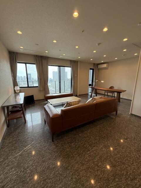 27F 2LDK Tower Apartment in Tsukishima, Chuo, Tokyo - Thumbnail 4