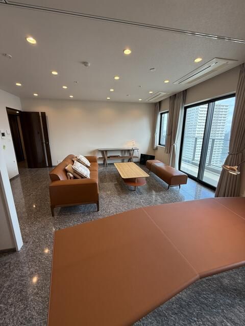 27F 2LDK Tower Apartment in Tsukishima, Chuo, Tokyo - Thumbnail 3