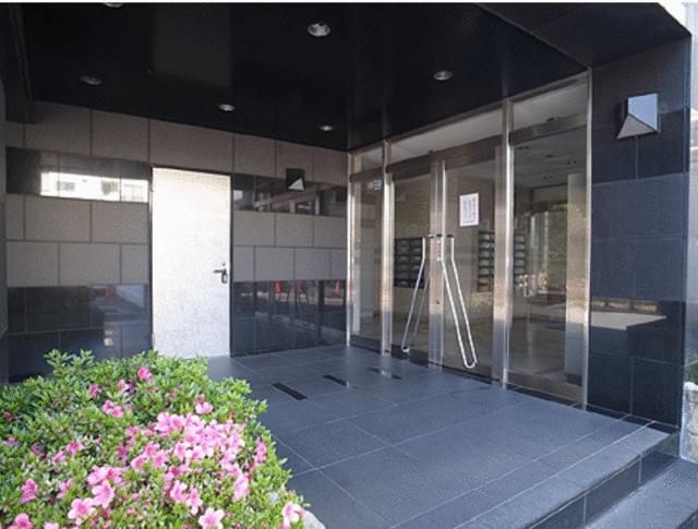 Renovated 2LDK Apartment for Sale in Shinjuku, Tokyo - Thumbnail 2
