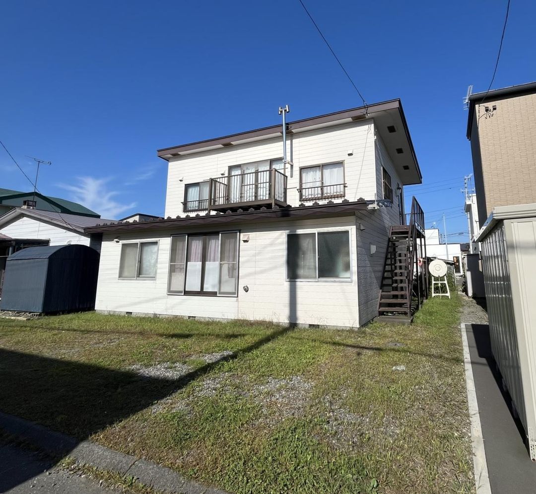2DK Wooden House for Sale in Tomakomai, Hokkaido - 140.45 sqm - Thumbnail 2