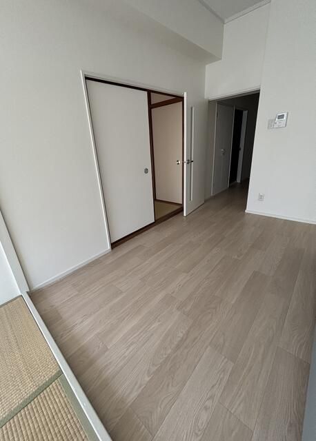 Renovated 2SDK Apartment for Sale Near Imafuku-Tsurumi Station, Osaka - Thumbnail 3