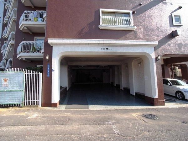 3LDK Apartment for Sale in Shinjuku, Tokyo - Renovated 1971 Build - Thumbnail 2