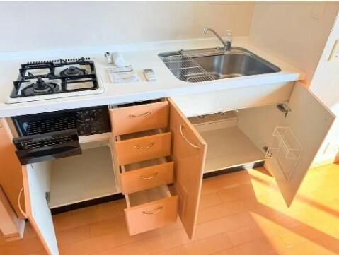 1LDK Apartment in Shinjuku City Tower, Tokyo - Thumbnail 2