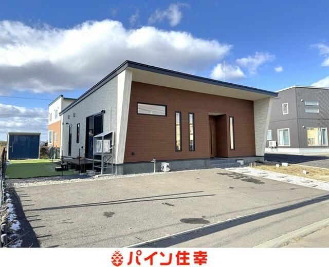 Modern 4LDK Single-Story House in Atsuma, Hokkaido - Thumbnail 2