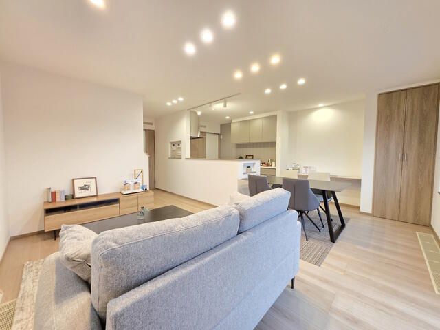 New 4LDK ZEH House in Ebetsu with Solar & Whole-Home AC - Thumbnail 4