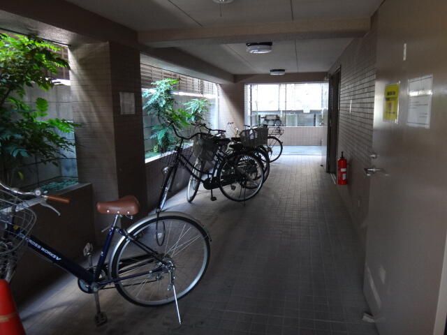 Renovated 1997 Studio Apartment for Sale in Mitaka, Tokyo - Thumbnail 3
