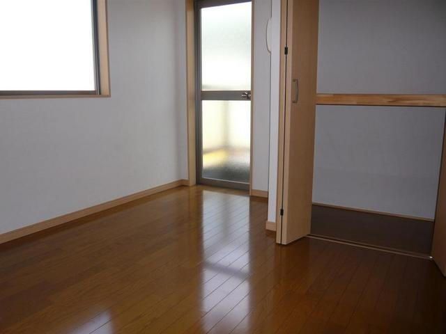 1R Apartment for Rent in Takashi City, Osaka - 40,000 Yen - Thumbnail 2