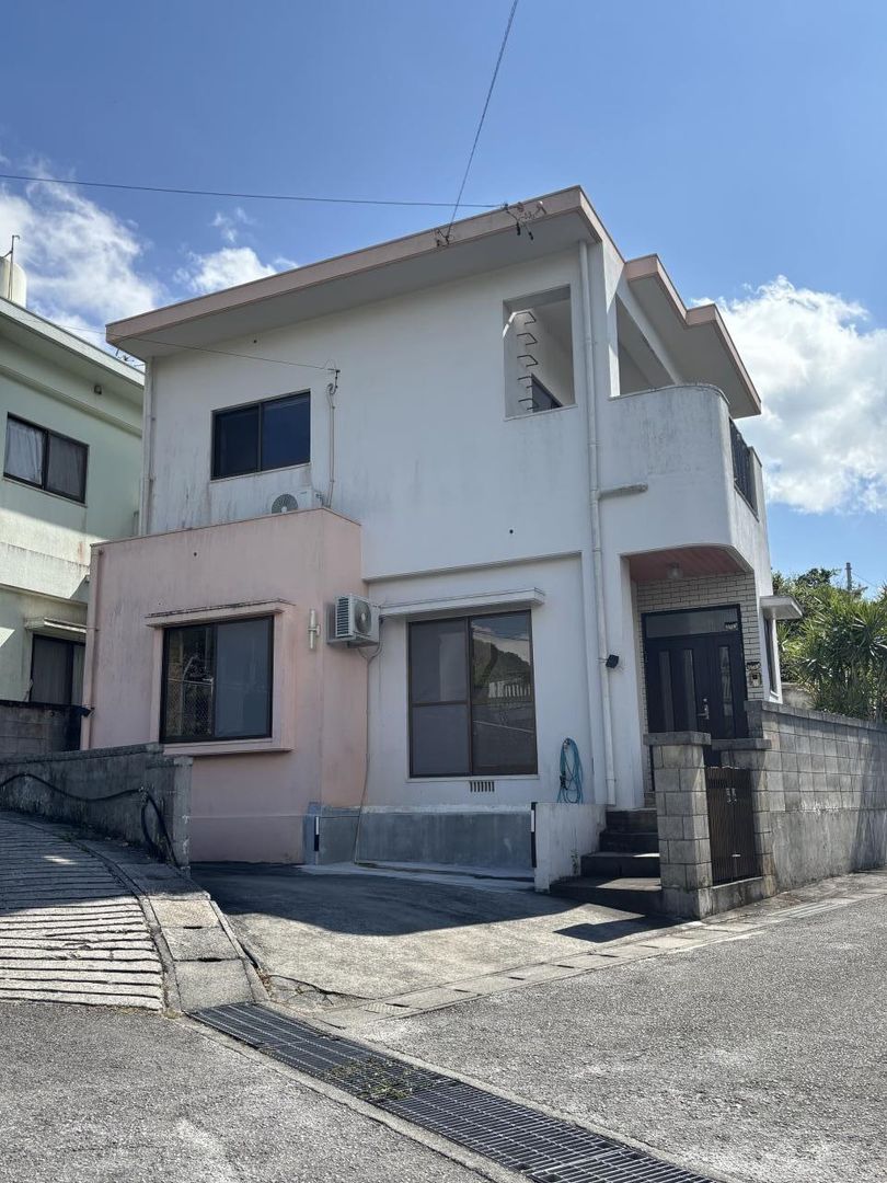 3LDK RCB House for Sale in Serene Nanjō City, Okinawa - Thumbnail 2