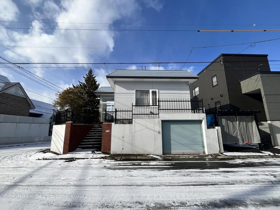 4LDK Corner-Plot House in Sapporo's Sumikawa | 800万円 - Thumbnail 2