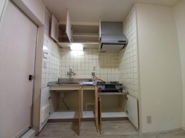 1K Apartment for Rent in Arimoto, Wakayama City - 10,000 Yen - Thumbnail 2