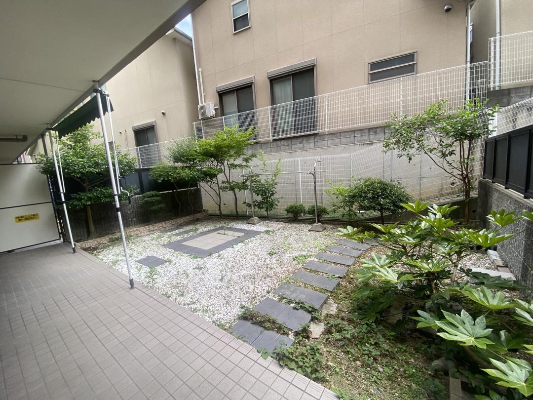 Renovated 3LDK Apartment with Private Garden in Hirakata, Osaka - Thumbnail 3