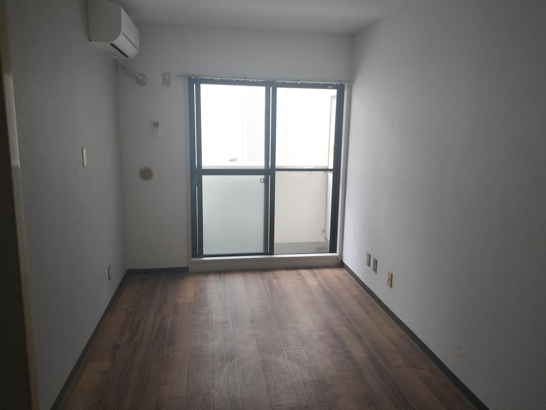 Studio Apartment for Sale in Shimo-Igusa, Suginami, Tokyo - Thumbnail 2