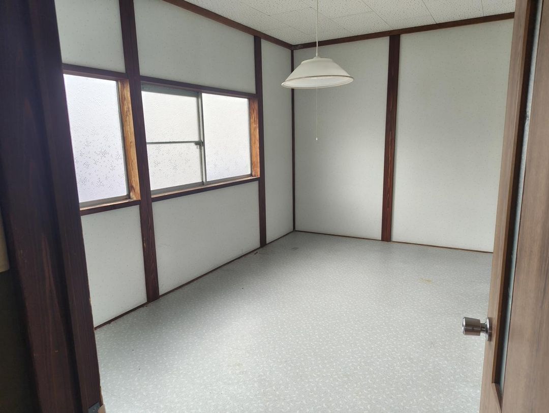 Used 4DK House in Oyabe City, Toyama - 190.39 sqm - Thumbnail 2
