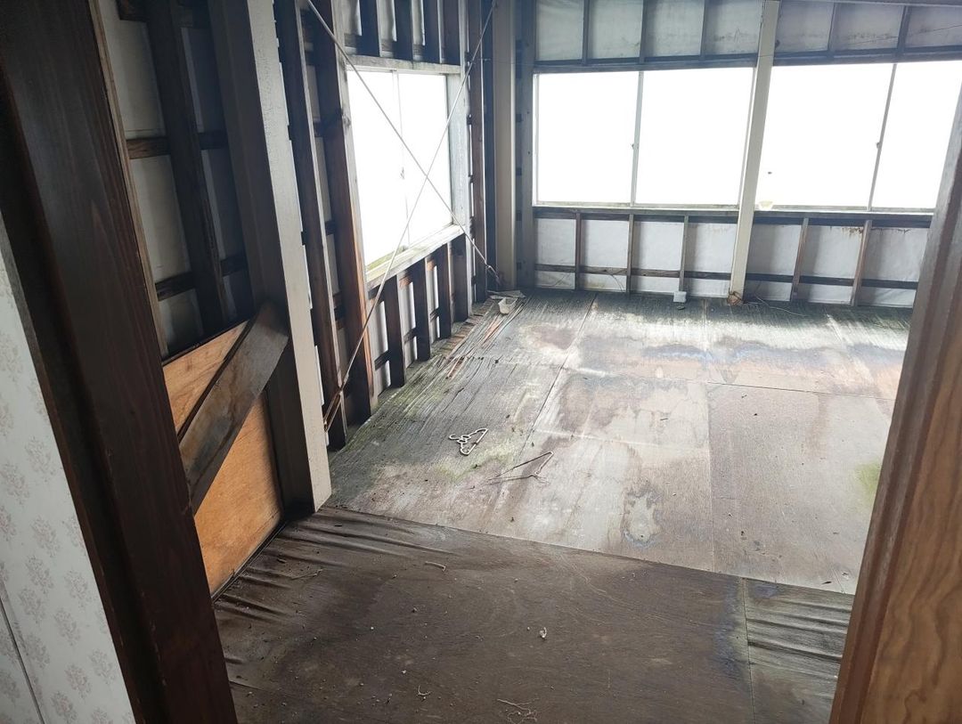 Used 4DK House in Oyabe City, Toyama - 190.39 sqm - Thumbnail 3