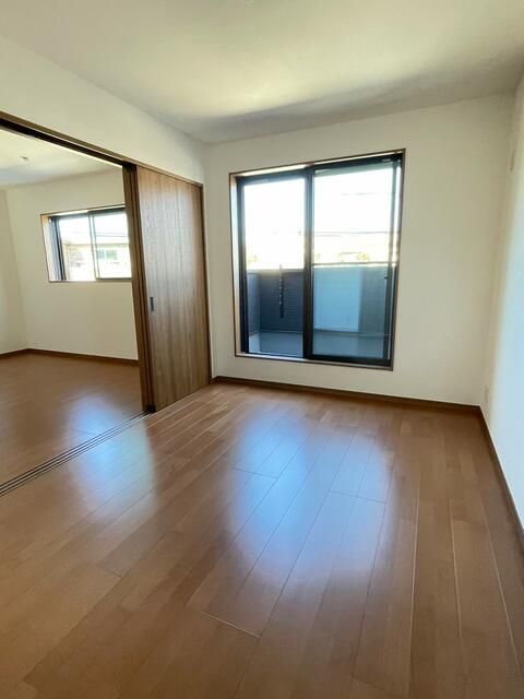 2022 Built Garage House for Sale in Tondabayashi, Osaka - Thumbnail 4