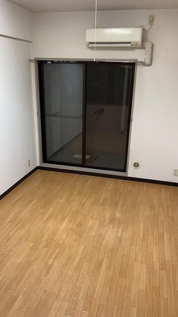 Studio Apartment for Sale in Toshima, Tokyo - Near Otsuka Station - Thumbnail 4