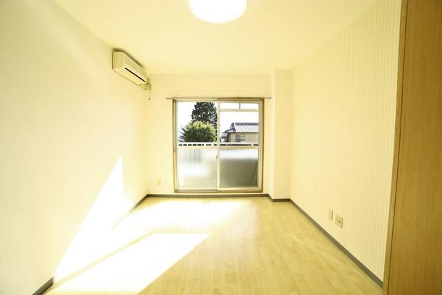 1K Apartment for Rent in Minami-Alps City, Yamanashi - Thumbnail 2