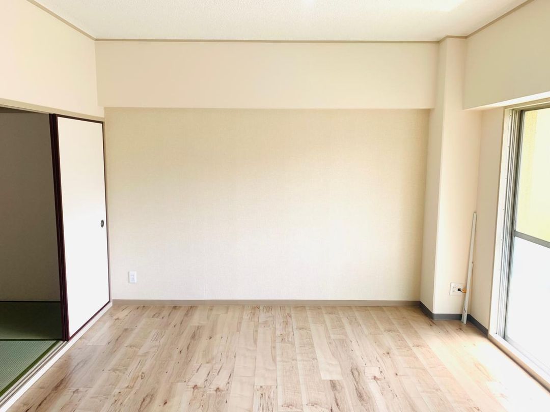 Renovated 3LDK Apartment for Sale in Hirakata, Osaka - Thumbnail 3