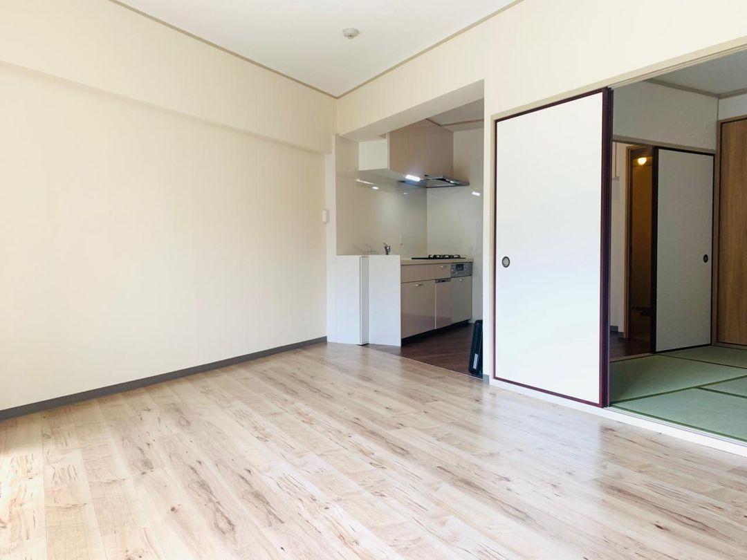 Renovated 3LDK Apartment for Sale in Hirakata, Osaka - Thumbnail 4