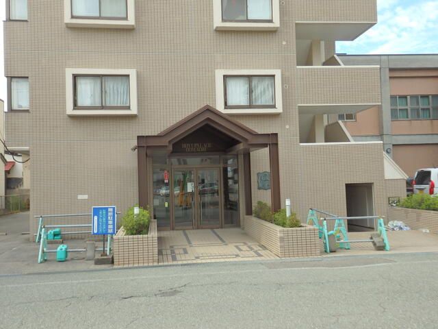Hoyu Palace Omachi 7F 2SLDK Apartment for Sale in Akita City - Thumbnail 2