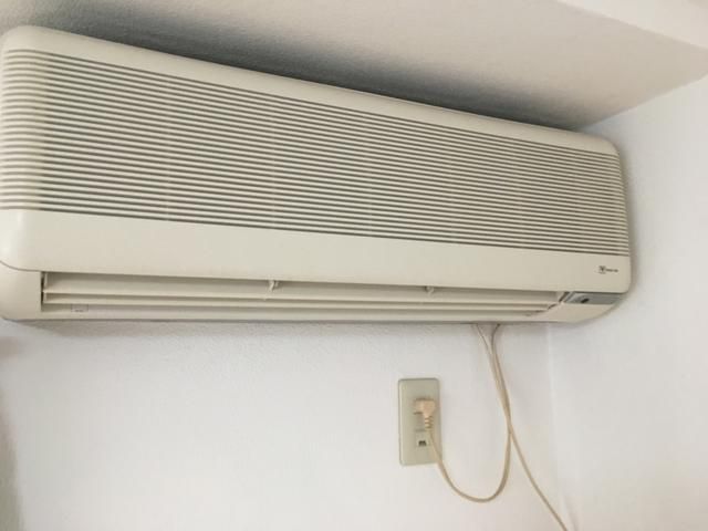 Sunny 1K Apartment in Takatsuki with Free Internet & Auto-lock - Thumbnail 3