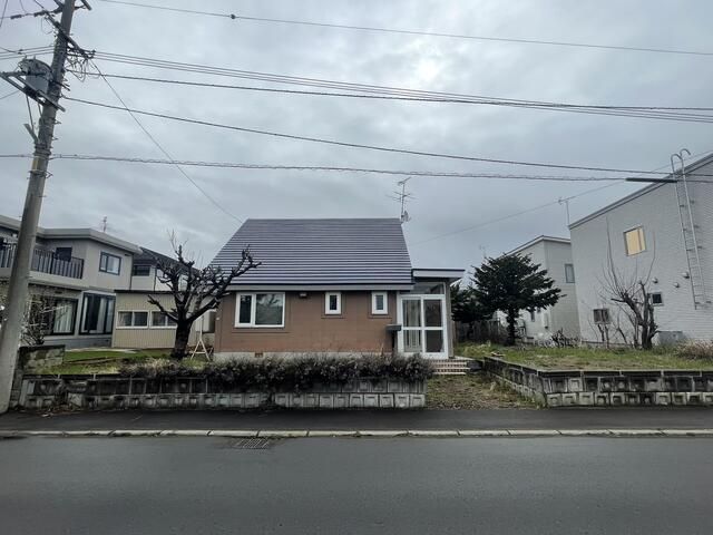 3LDK Detached House for Sale in Quiet Sapporo Neighborhood - Thumbnail 3