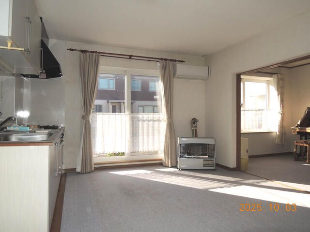 1992 2LDK Single-Story House in Quiet Sapporo Neighborhood - Thumbnail 4