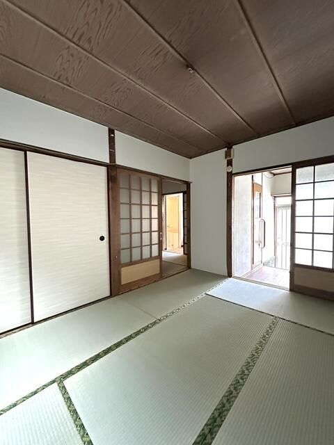 2K Apartment for Rent in Toyonaka, Osaka - Pet Friendly, No Deposit - Thumbnail 2