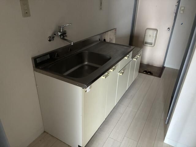 1K Apartment for Rent in Toyama City, Near Shinjo-Tanaka Station - Thumbnail 2