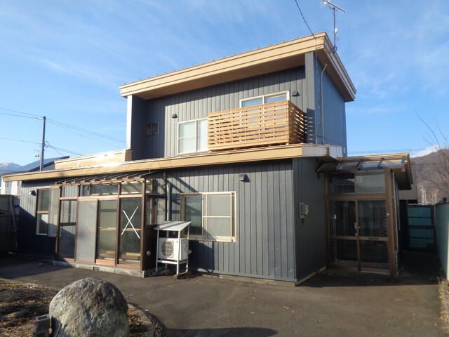 Renovated 4LDK House on 704sqm Land in Shintoku, Hokkaido - Image 1