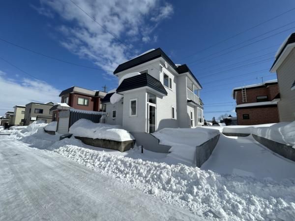 Renovated 4LDK House in Ebetsu, Hokkaido | 23.49M Yen - Thumbnail 2